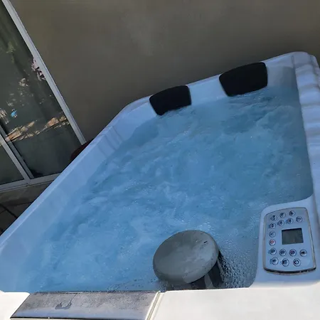 Hammam Et Jacuzzi En Provence * Caphan