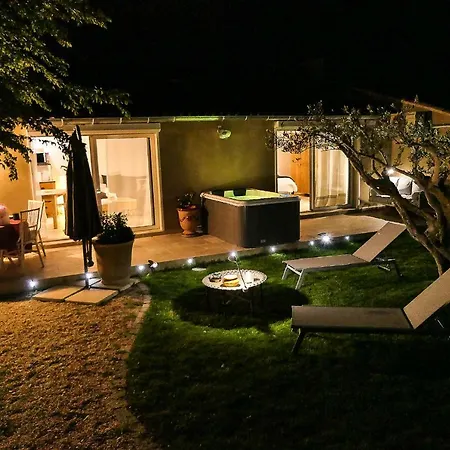 Holiday home Hammam Et Jacuzzi En Provence Caphan